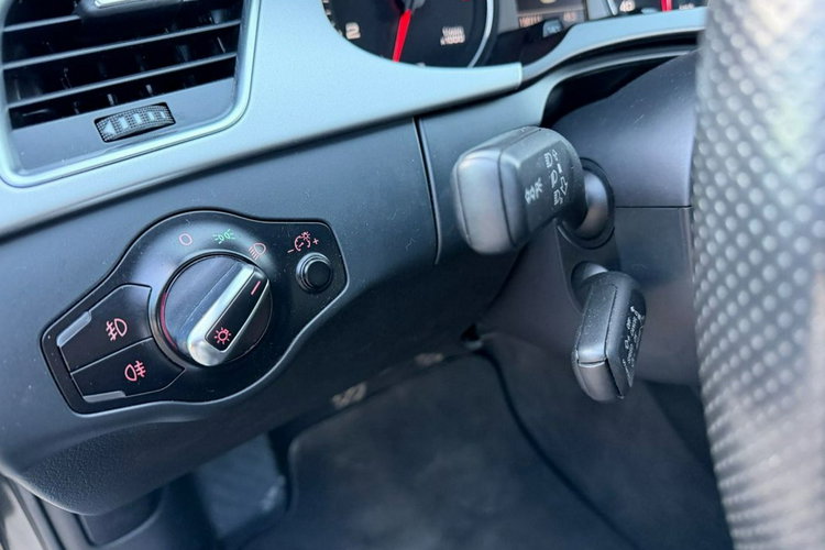 Audi A4 S-Line 1.8T Benzyna zdjęcie 18