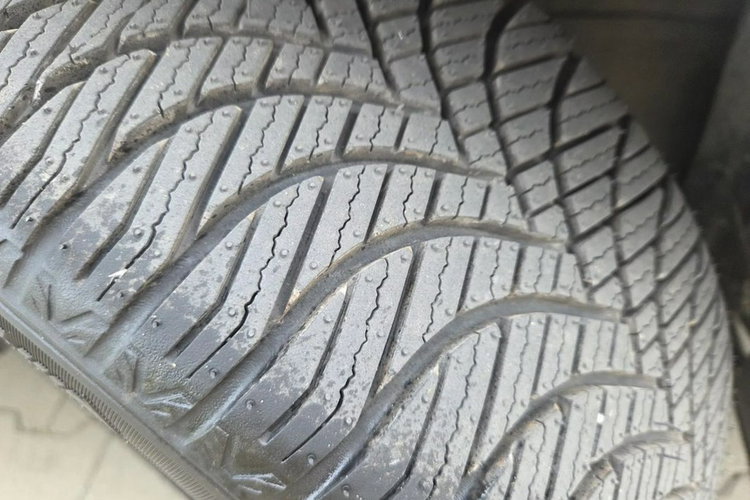 Toyota Auris 1.8 Benzyna Hybryda 136km Automat Biała Perła zdjęcie 26