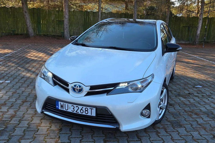 Toyota Auris 1.8 Benzyna Hybryda 136km Automat Biała Perła zdjęcie 3