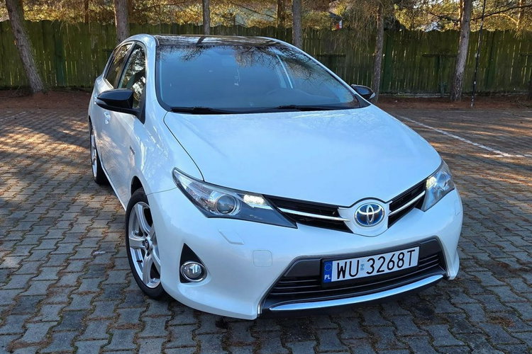 Toyota Auris 1.8 Benzyna Hybryda 136km Automat Biała Perła zdjęcie 5