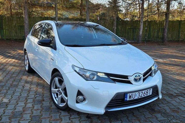 Toyota Auris 1.8 Benzyna Hybryda 136km Automat Biała Perła zdjęcie 6