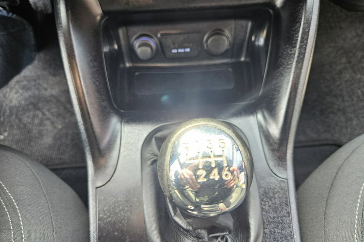 Hyundai ix35 Klimatyzacja / 6 biegów / Komputer / 2 kpl. kół zdjęcie 12