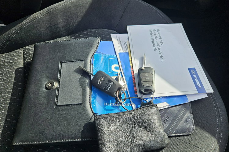 Hyundai ix35 Klimatyzacja / 6 biegów / Komputer / 2 kpl. kół zdjęcie 13