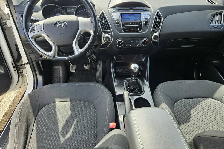 Hyundai ix35 Klimatyzacja / 6 biegów / Komputer / 2 kpl. kół zdjęcie 9