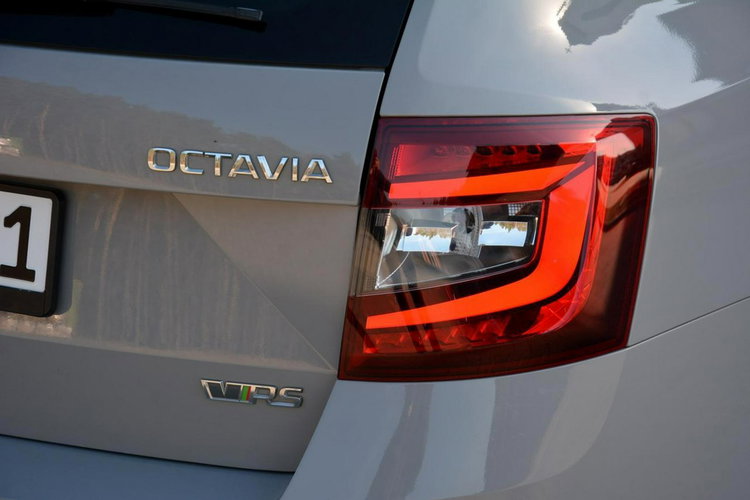 Skoda Octavia VRS Radar ACC Navi Columbus Full Ledy BLIS Lane Ass 2xParkt Aso Alu18" zdjęcie 14
