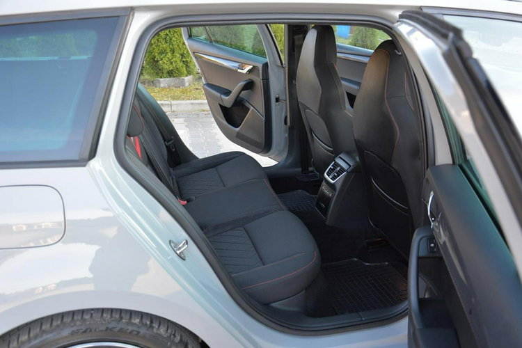 Skoda Octavia VRS Radar ACC Navi Columbus Full Ledy BLIS Lane Ass 2xParkt Aso Alu18" zdjęcie 15