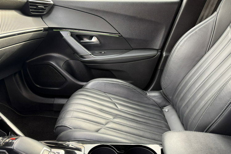 Peugeot 2008 GT. Skóra .Virtualny licznik. Kamera. Radar. Full ledowe lampy. zdjęcie 29