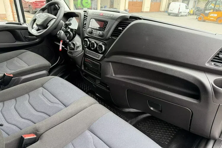 Iveco Daily 70C18 V H zdjęcie 24