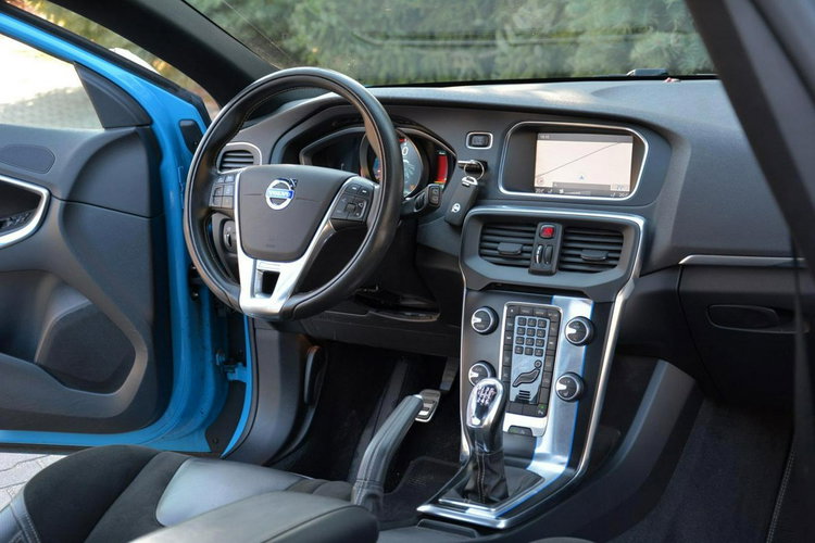 Volvo V40 R-Design Skóry Xenon LED Navi Virtual Zegary Klimatronic Alu 18" ASO zdjęcie 20