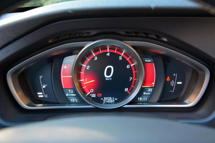 Volvo V40 R-Design Skóry Xenon LED Navi Virtual Zegary Klimatronic Alu 18" ASO zdjęcie 25