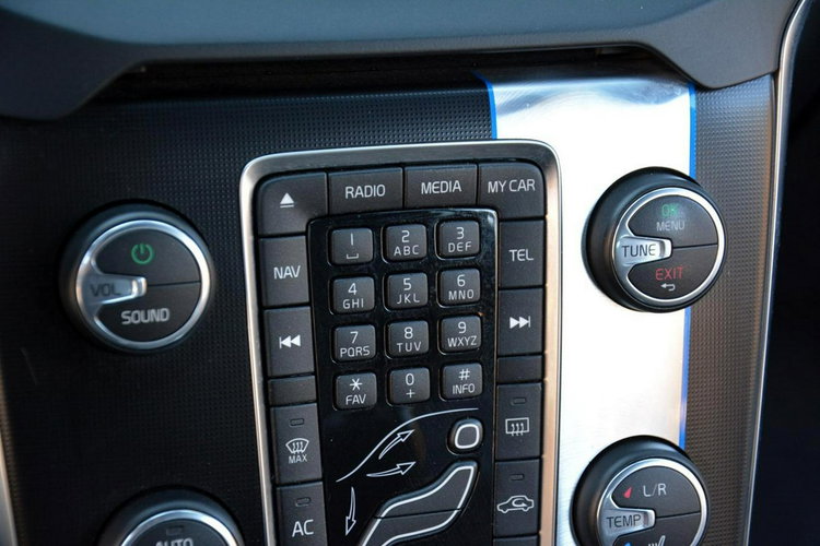 Volvo V40 R-Design Skóry Xenon LED Navi Virtual Zegary Klimatronic Alu 18" ASO zdjęcie 27