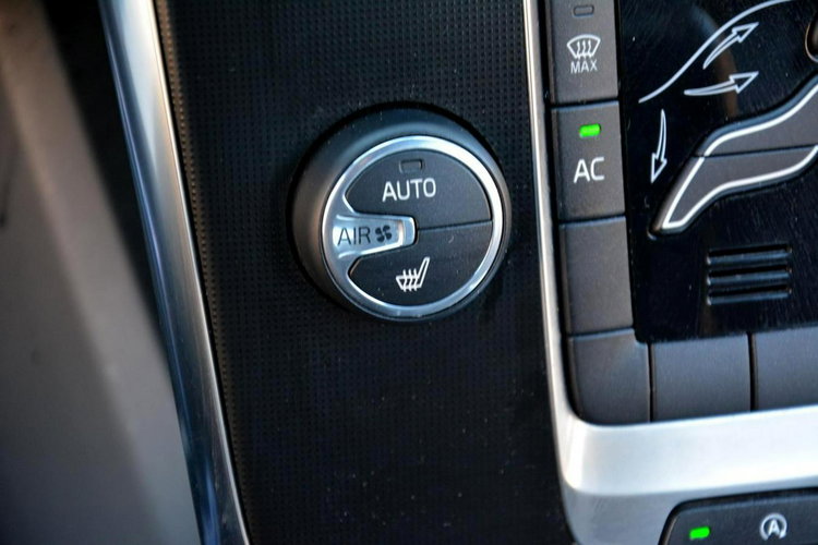 Volvo V40 R-Design Skóry Xenon LED Navi Virtual Zegary Klimatronic Alu 18" ASO zdjęcie 29