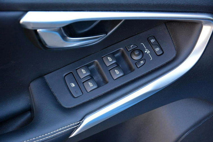 Volvo V40 R-Design Skóry Xenon LED Navi Virtual Zegary Klimatronic Alu 18" ASO zdjęcie 32