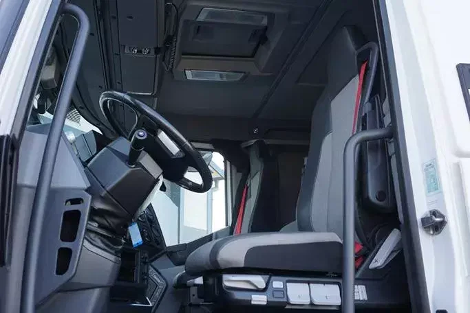 Renault T 380 / 6 X 2 / SKRZYNIOWY + HDS / HIAB 302 E-5 / PILOT / OŚ SKRĘTNA zdjęcie 7