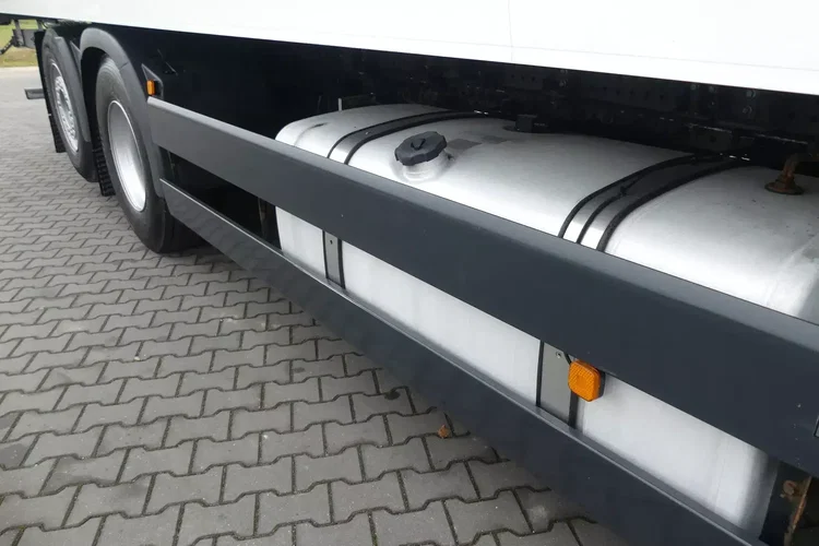 MAN TGA 26.400 6x2 / CHŁODNIA / / KABINA SYPIALNA / zdjęcie 13