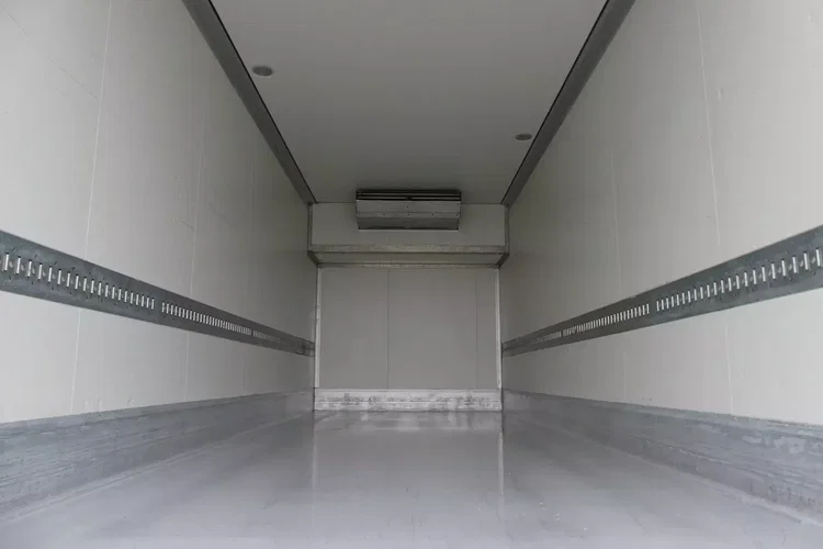 MAN TGA 26.400 6x2 / CHŁODNIA / / KABINA SYPIALNA / zdjęcie 18