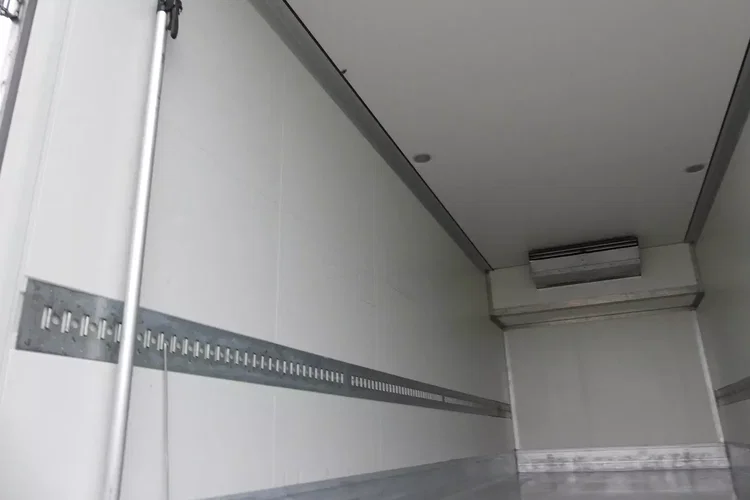 MAN TGA 26.400 6x2 / CHŁODNIA / / KABINA SYPIALNA / zdjęcie 19