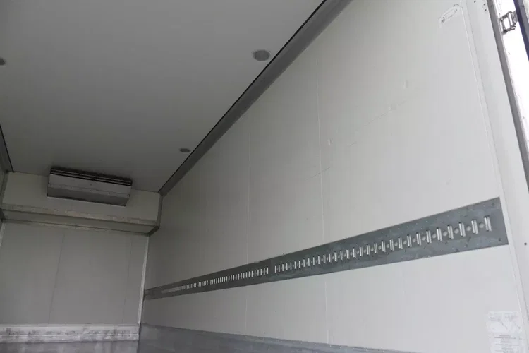 MAN TGA 26.400 6x2 / CHŁODNIA / / KABINA SYPIALNA / zdjęcie 20