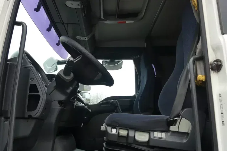 MAN TGA 26.400 6x2 / CHŁODNIA / / KABINA SYPIALNA / zdjęcie 23