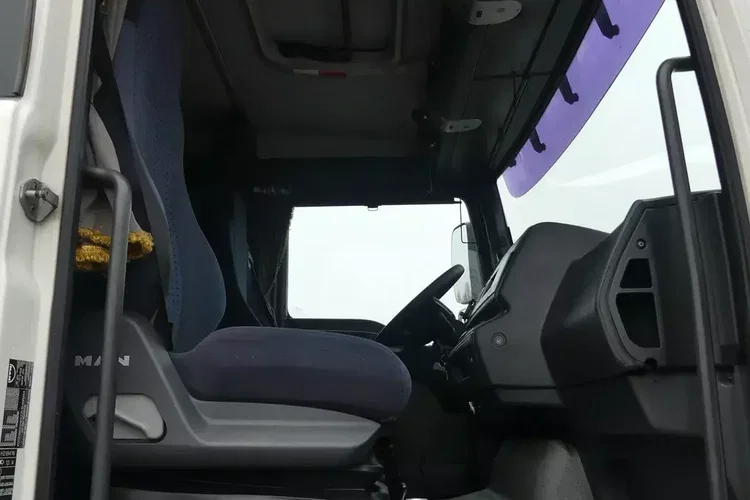 MAN TGA 26.400 6x2 / CHŁODNIA / / KABINA SYPIALNA / zdjęcie 26
