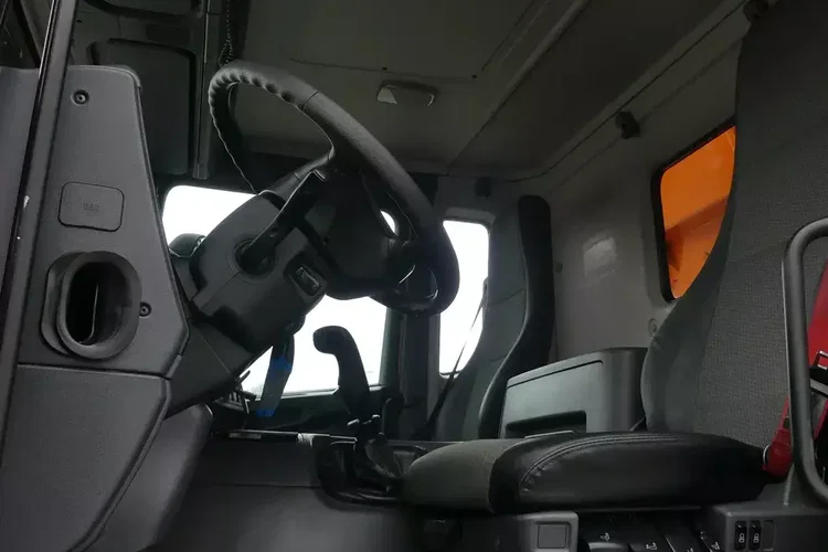 Scania P410 8x4 / WYWROTKA / ALUFELGI / MANUAL / EURO 6 / zdjęcie 26