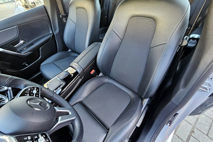 Mercedes CLA 180 Skóra, nawigacja, refkektory led, kamera, grzane fotele, serwis, zdjęcie 13