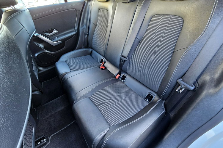 Mercedes CLA 180 Skóra, nawigacja, refkektory led, kamera, grzane fotele, serwis, zdjęcie 16