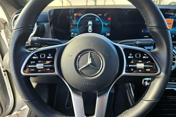 Mercedes CLA 180 Skóra, nawigacja, refkektory led, kamera, grzane fotele, serwis, zdjęcie 17