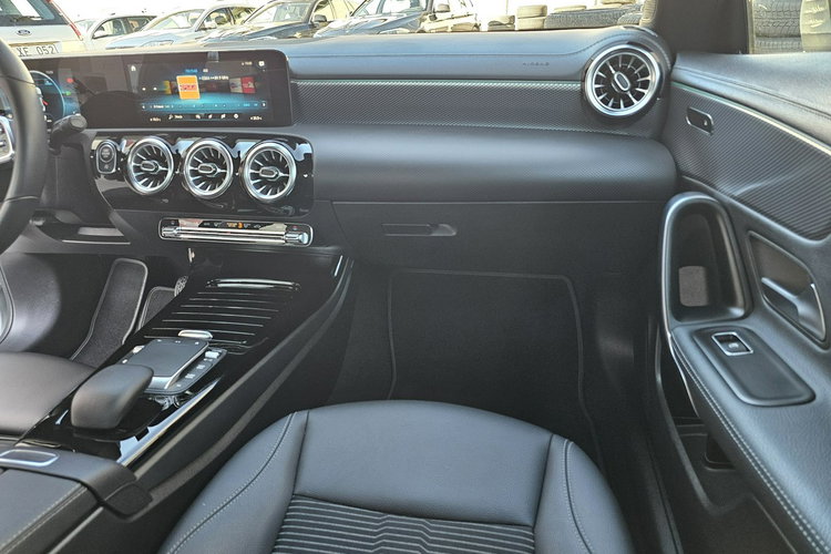 Mercedes CLA 180 Skóra, nawigacja, refkektory led, kamera, grzane fotele, serwis, zdjęcie 25