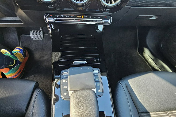 Mercedes CLA 180 Skóra, nawigacja, refkektory led, kamera, grzane fotele, serwis, zdjęcie 28