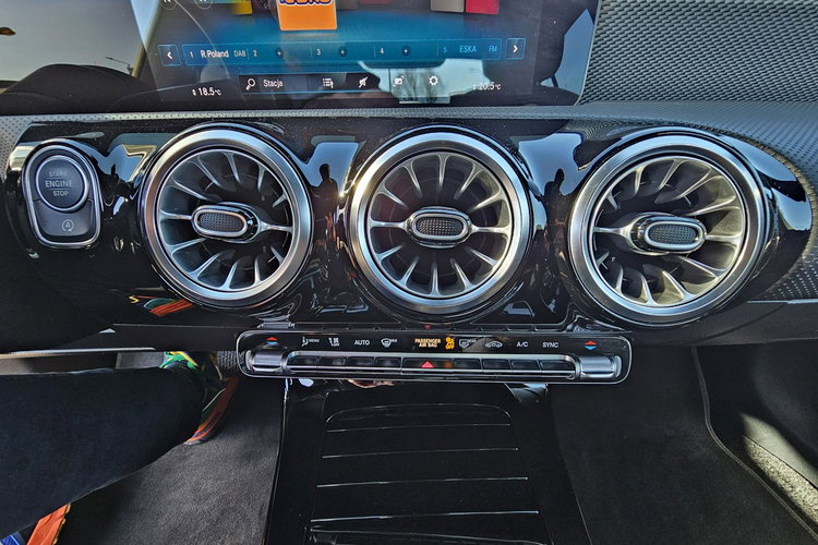 Mercedes CLA 180 Skóra, nawigacja, refkektory led, kamera, grzane fotele, serwis, zdjęcie 30