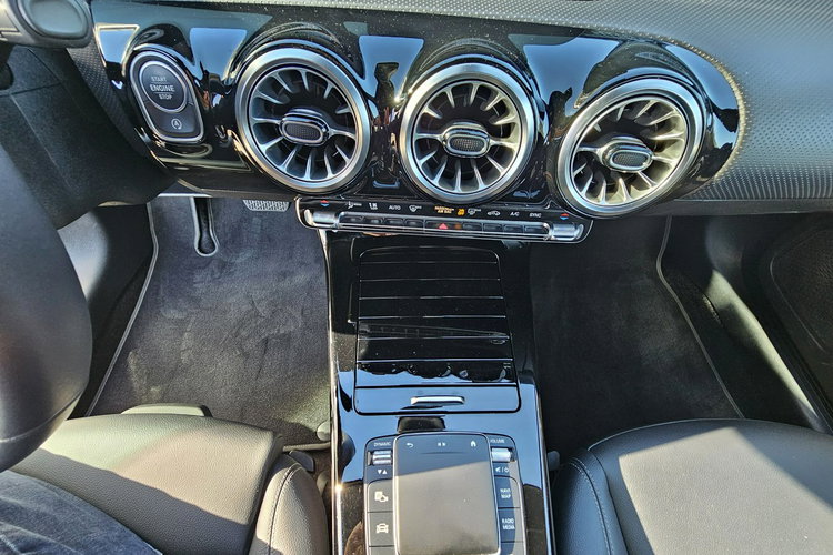 Mercedes CLA 180 Skóra, nawigacja, refkektory led, kamera, grzane fotele, serwis, zdjęcie 31