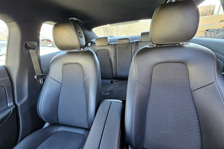 Mercedes CLA 180 Skóra, nawigacja, refkektory led, kamera, grzane fotele, serwis, zdjęcie 38