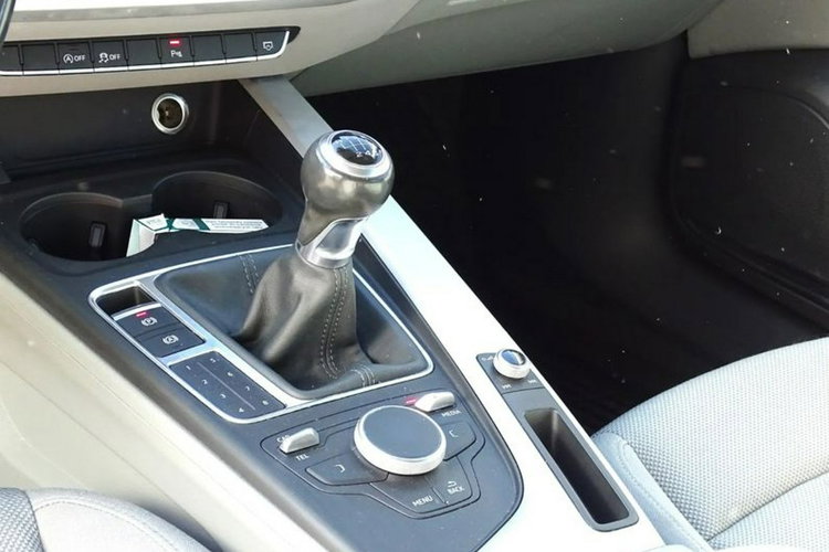 Audi A4 piękna czerwona limuzyna | Manual | Zadbane | Po dużym serwisie zdjęcie 12