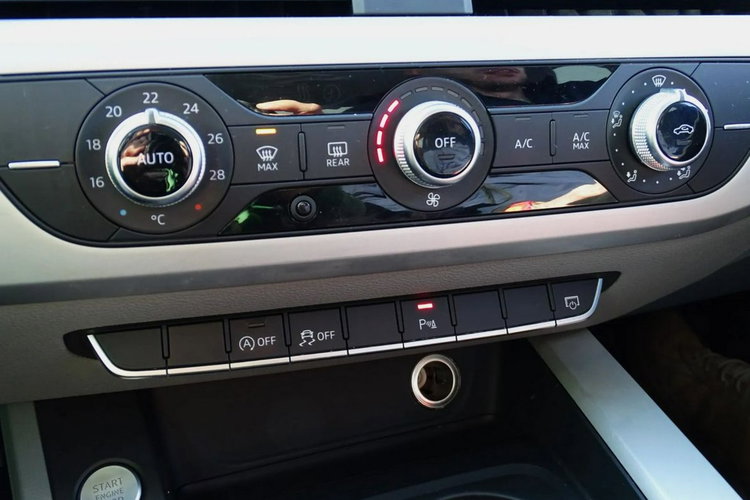 Audi A4 piękna czerwona limuzyna | Manual | Zadbane | Po dużym serwisie zdjęcie 15