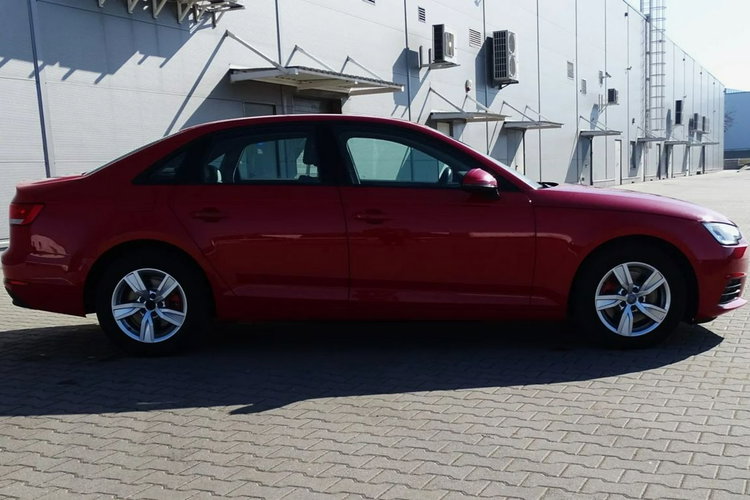 Audi A4 piękna czerwona limuzyna | Manual | Zadbane | Po dużym serwisie zdjęcie 4