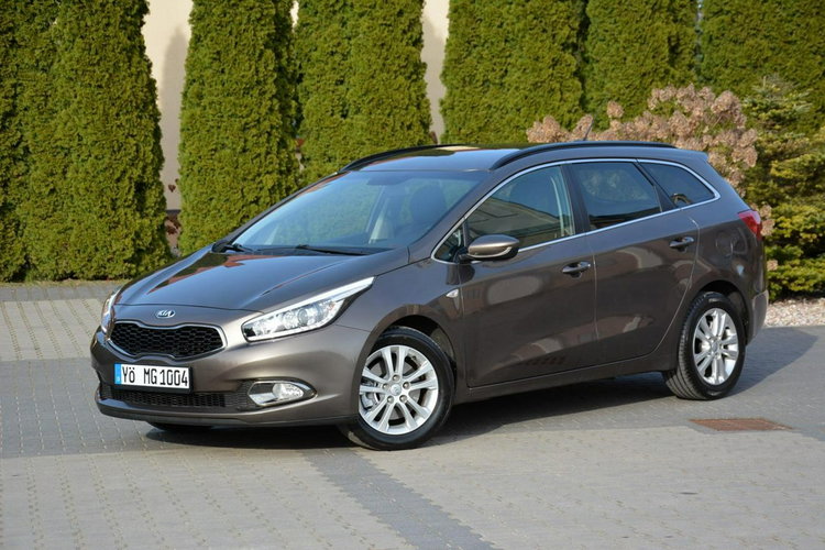 Cee'd Lift Navi Ledy Kamera Klimatronic Grz.kierownica Alu16 ASO Kia zdjęcie 3