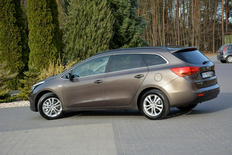 Cee'd Lift Navi Ledy Kamera Klimatronic Grz.kierownica Alu16 ASO Kia zdjęcie 4