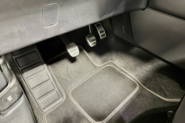 Ford Kuga 1.5 EcoBlue 120PS ST-LINE Black Edition Virtual Alu 18 LED AppleCar zdjęcie 21