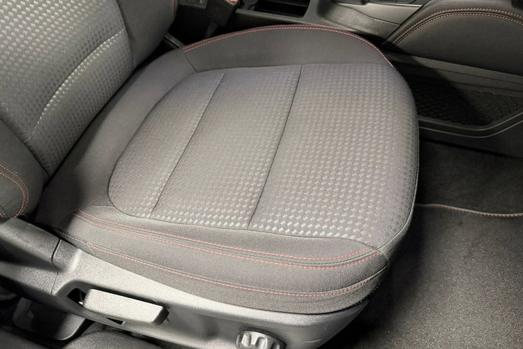 Ford Kuga 1.5 EcoBlue 120PS ST-LINE Black Edition Virtual Alu 18 LED AppleCar zdjęcie 37