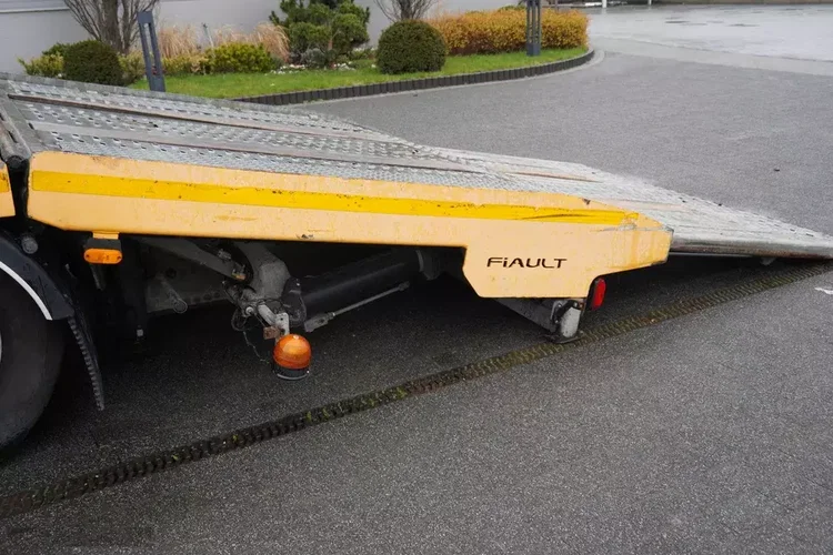 Iveco Stralis 420 8x2 / Zabudowa laweta Fiault / 2 osie skrętne / 17.6 t ładowności zdjęcie 16