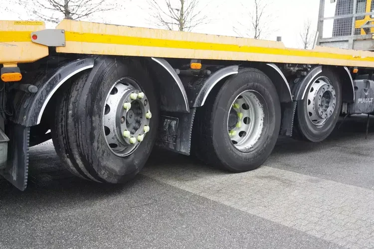 Iveco Stralis 420 8x2 / Zabudowa laweta Fiault / 2 osie skrętne / 17.6 t ładowności zdjęcie 2