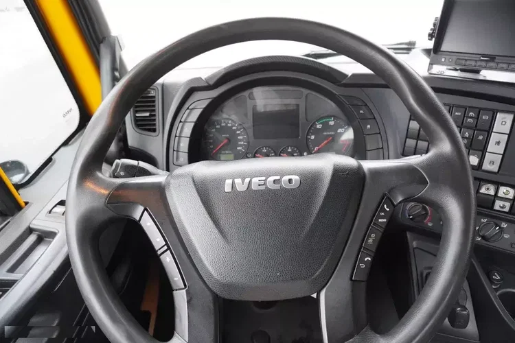 Iveco Stralis 420 8x2 / Zabudowa laweta Fiault / 2 osie skrętne / 17.6 t ładowności zdjęcie 21