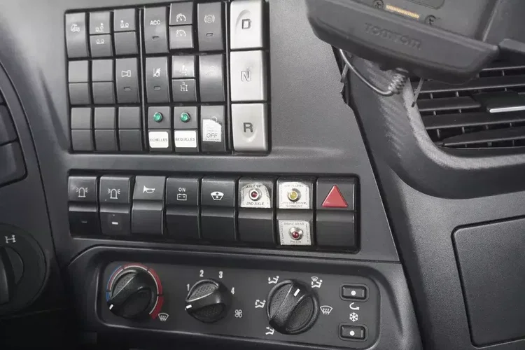 Iveco Stralis 420 8x2 / Zabudowa laweta Fiault / 2 osie skrętne / 17.6 t ładowności zdjęcie 25