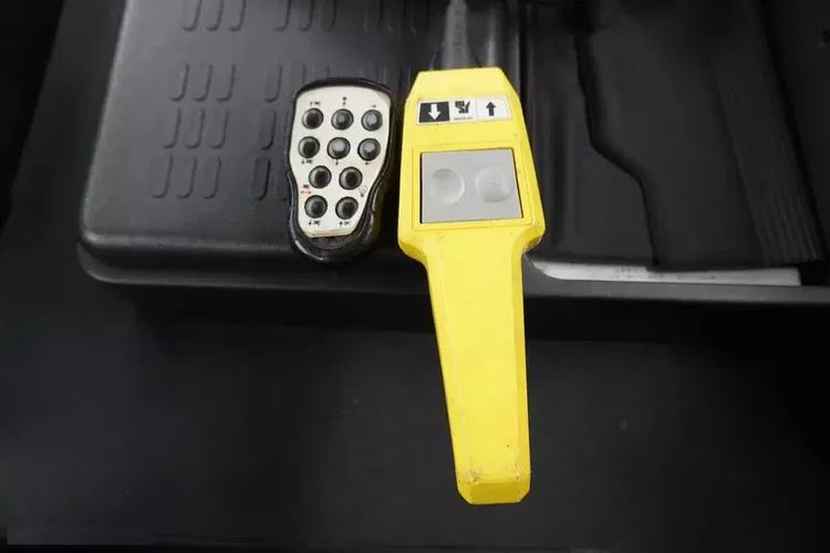 Iveco Stralis 420 8x2 / Zabudowa laweta Fiault / 2 osie skrętne / 17.6 t ładowności zdjęcie 26