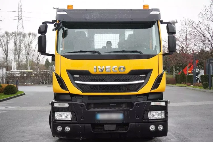 Iveco Stralis 420 8x2 / Zabudowa laweta Fiault / 2 osie skrętne / 17.6 t ładowności zdjęcie 9