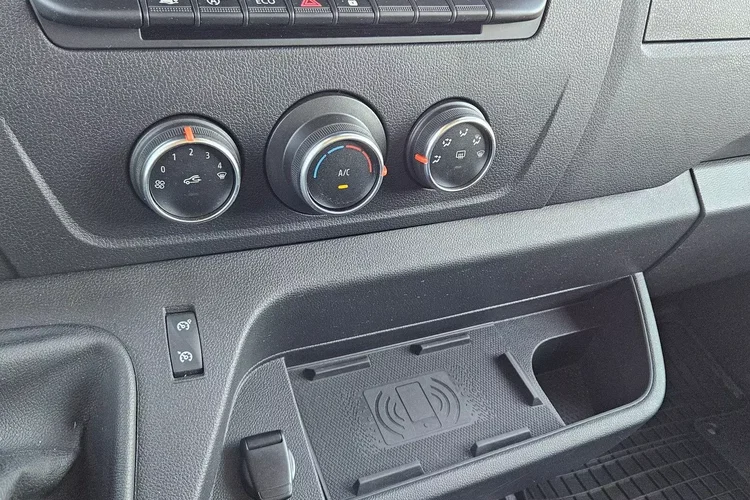 Renault Master Kontener 8 ePAL 84999zł NETTO 2.3 dCi/163KM zdjęcie 28