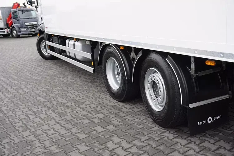 Mercedes ACTROS / 2553 / EURO 6 / CHŁODNIA + WINDA / 23 PALETY / OŚ SKRĘTNA zdjęcie 19