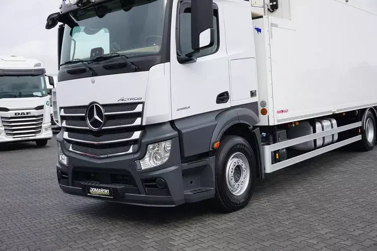 Mercedes ACTROS / 2553 / EURO 6 / CHŁODNIA + WINDA / 23 PALETY / OŚ SKRĘTNA zdjęcie 20