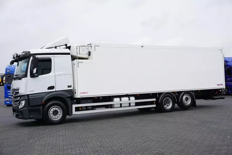 Mercedes ACTROS / 2553 / EURO 6 / CHŁODNIA + WINDA / 23 PALETY / OŚ SKRĘTNA zdjęcie 3